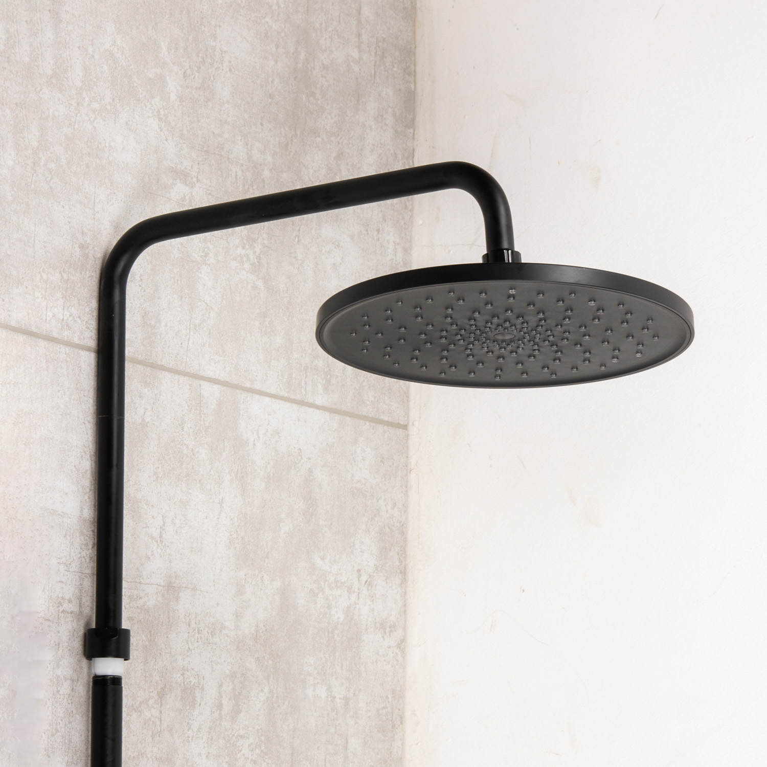 Смеситель д/ванны термостатич. со стойкой для душа+ручной и тропич.душ черный Milardo ILSBLTHM06*1/3