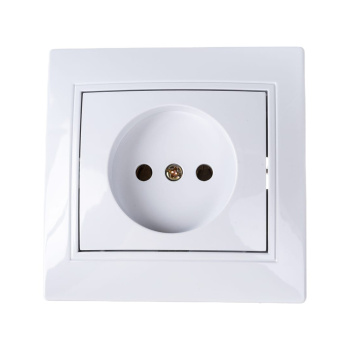 Розетка Intro Plano СП 1-мест. белая бз 2P16А-250В IP20 1-201-01