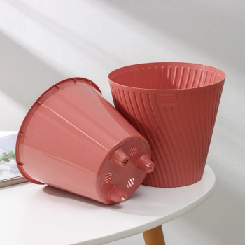 Кашпо пластм. "Луи" 1,2л d верха 140мм h129мм со вставкой Пудра AML-1,2-06 ("VipSet") *1/30